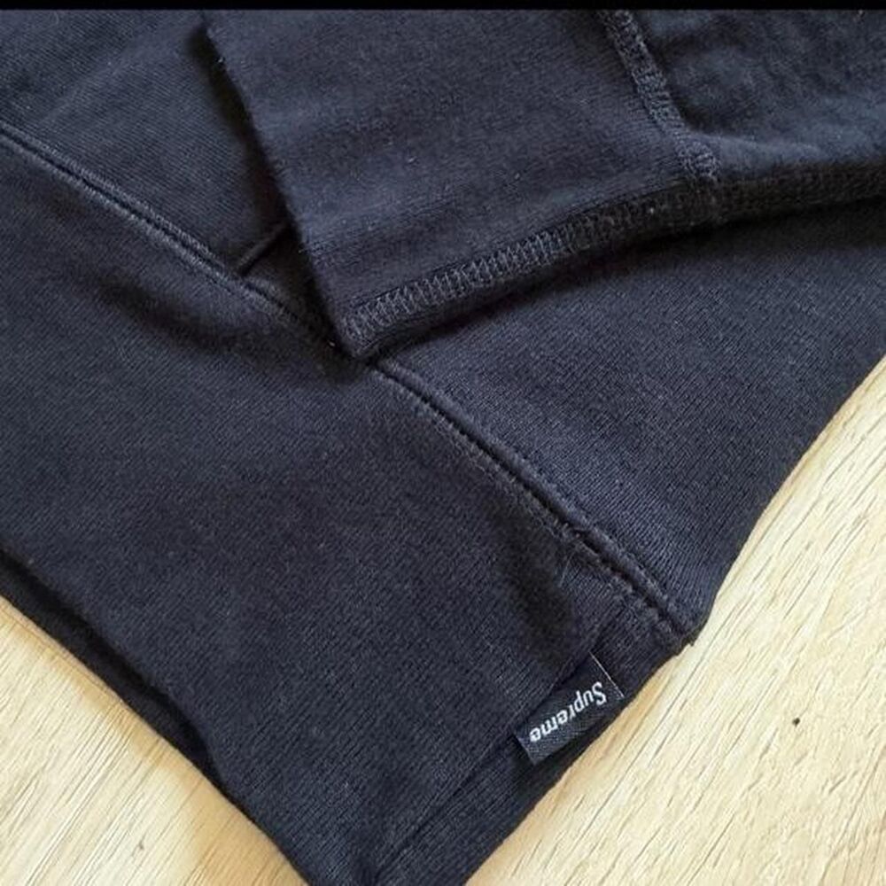 Supreme Men's Black Hoodie - Picture 8 of 8